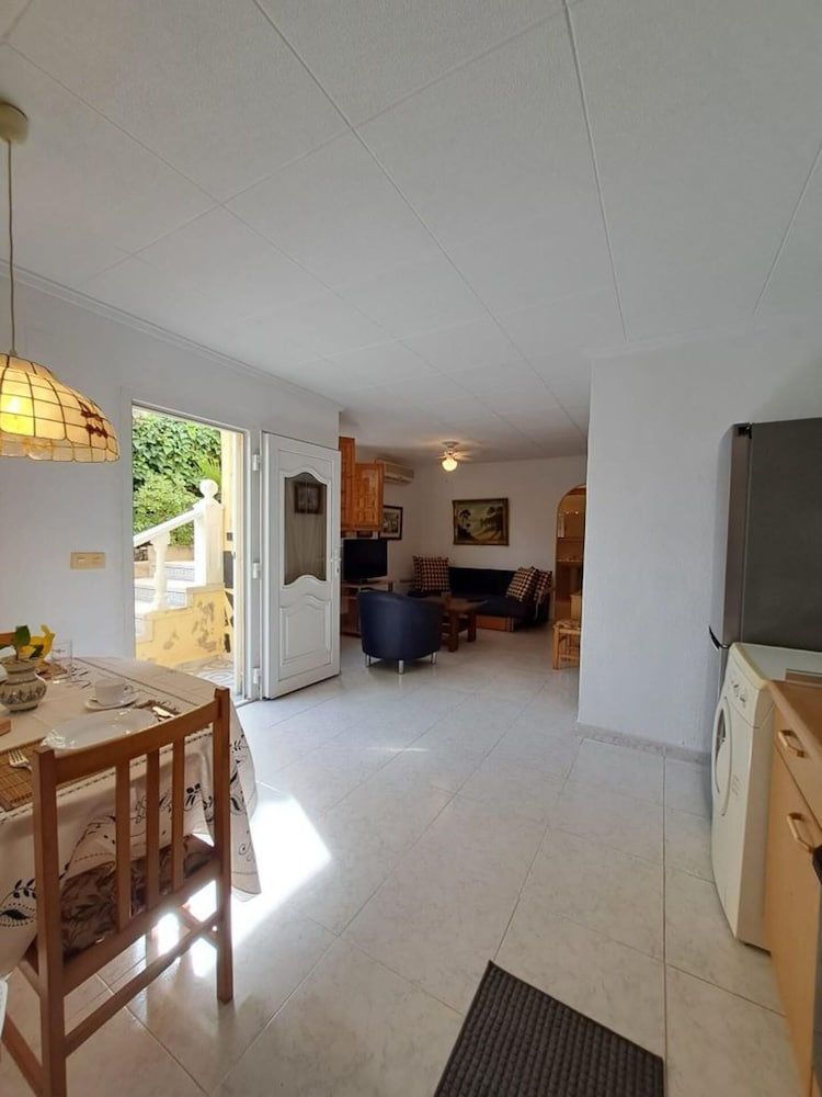 La Marina Oasis, 2-beds, Sleeps 4, 10 min to Beach