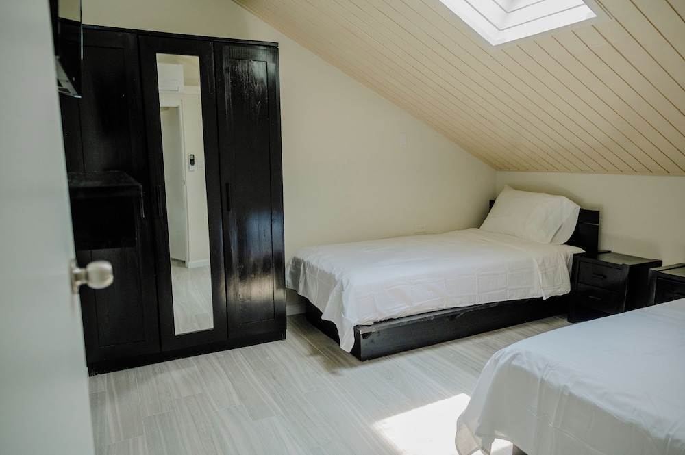 Spacious 4-bedroom Apartment 2 km From Eagle Beach - Dream Suites Aruba