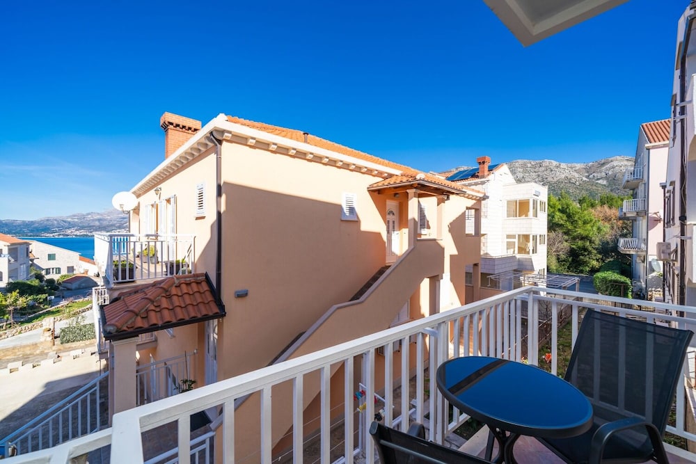 Pavo - Comfortable With Parking Space - SA4