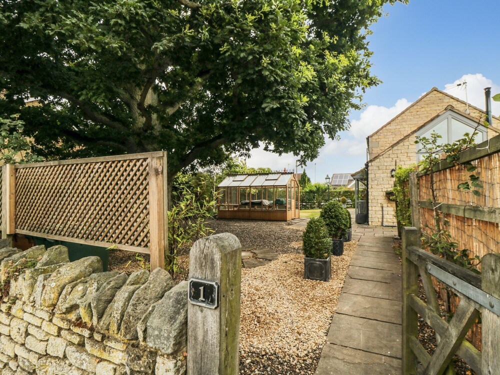 Oak Tree Barn