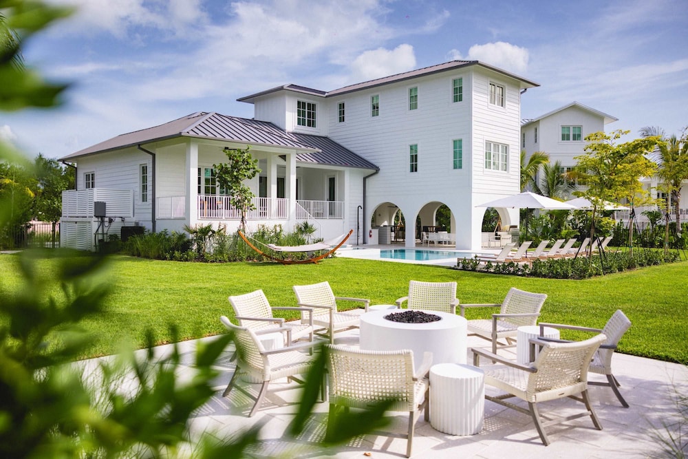 Brand New The Greenmoor House With Pool