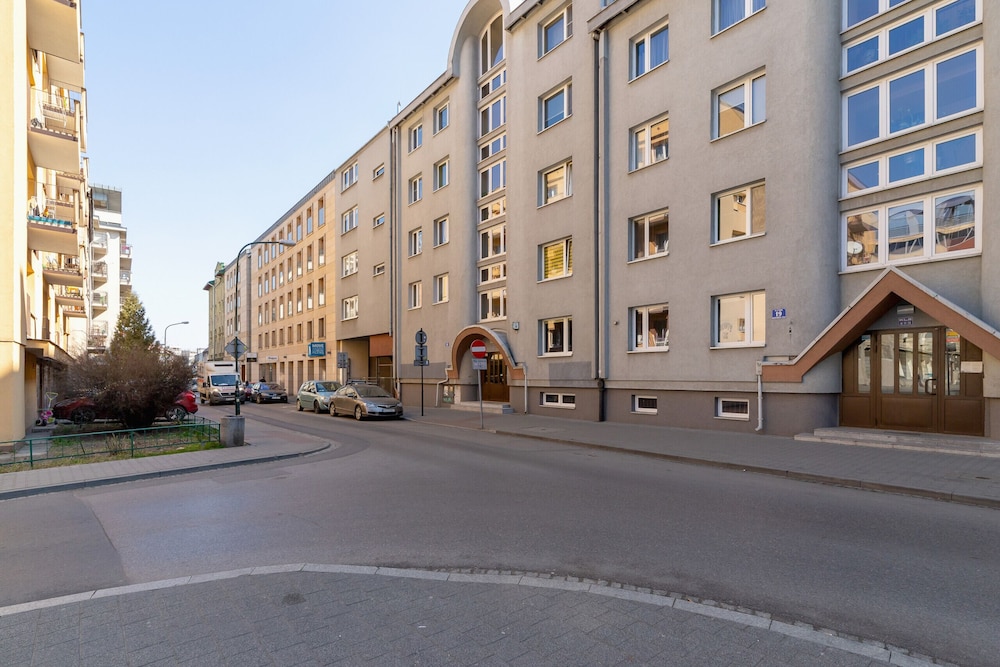 Apartment Cracow Piwna by Renters view 3