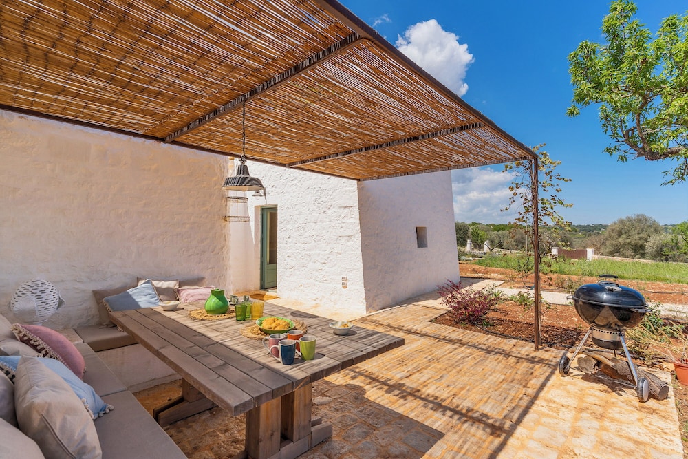 Trullo Pietra Rossa with Pool by Wonderful Italy