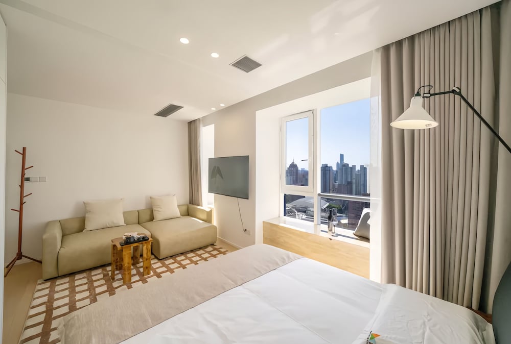 Shanghai Hills & Fan Stay