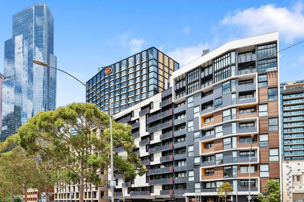 A Comfy Apt Right Next to Queen Victoria Market