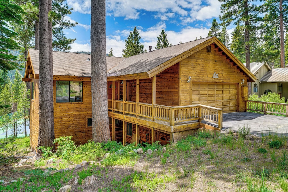 Close to Ski Slopes: Tahoe Ski Chalet w/ Fireplace view 5
