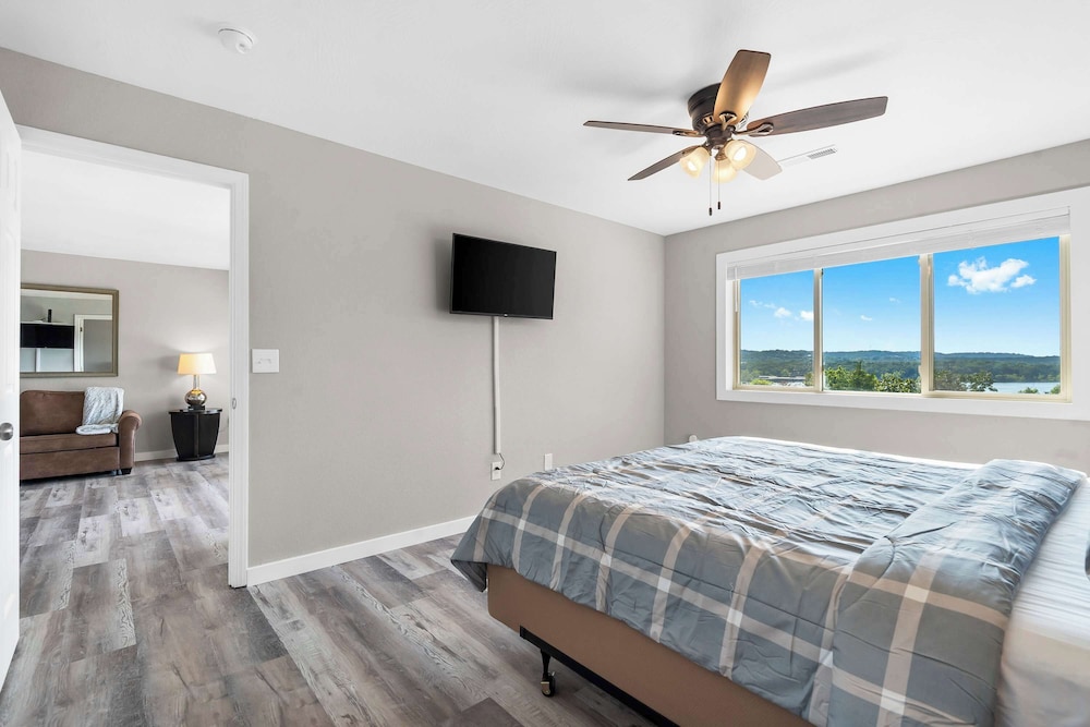 Waterview Oasis Stay for 4