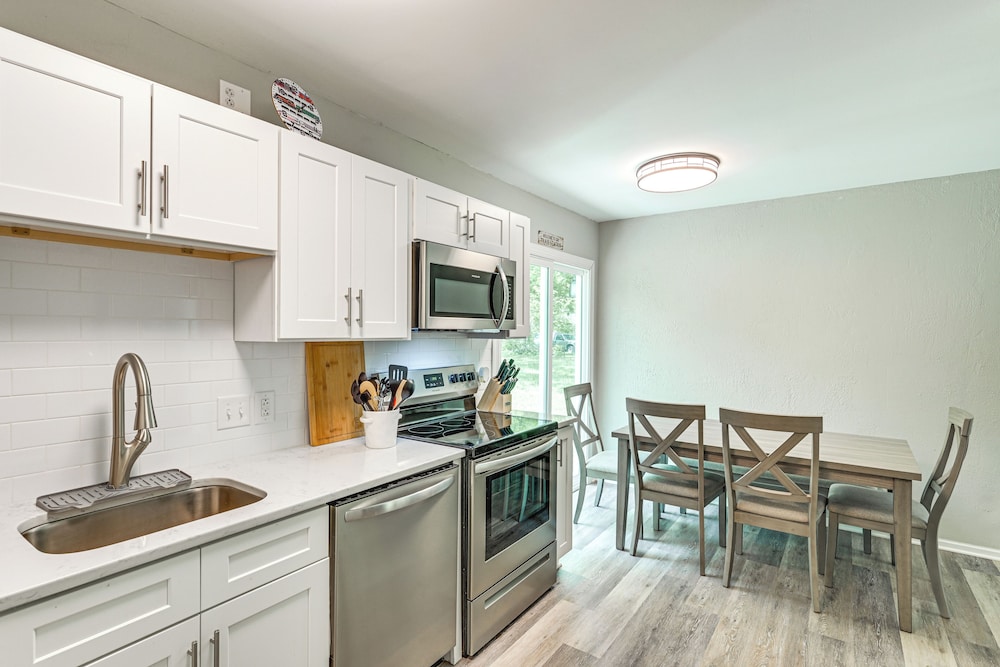 2 Mi to Dtwn: Family Home in Warsaw!