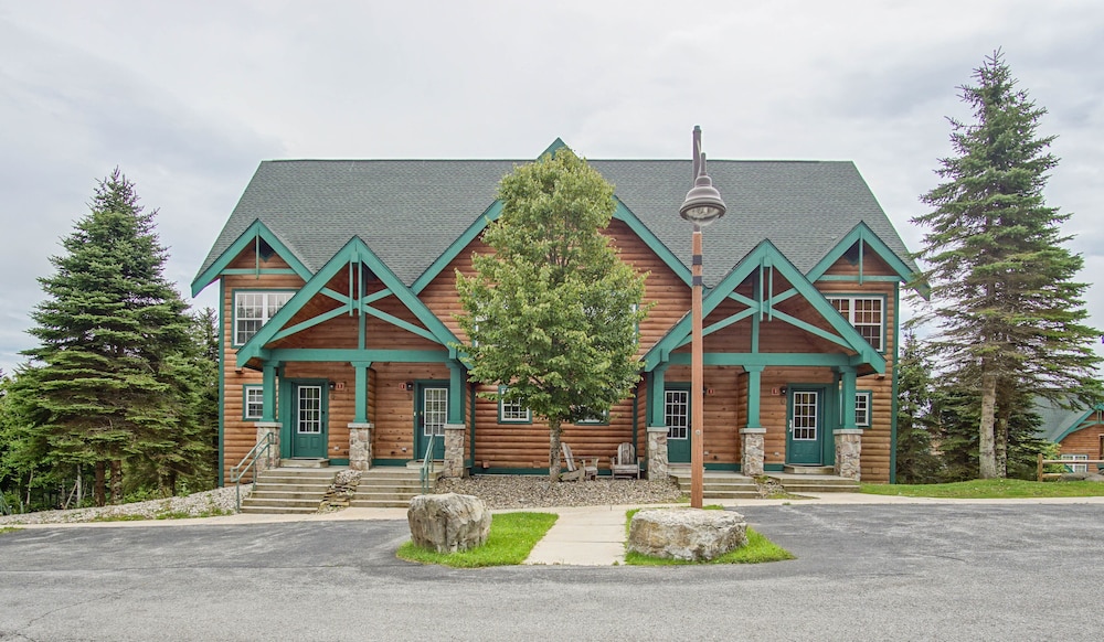 Camp 4 # 11: 3 Bedrooms + Bonus Sleeping Den, 3.5 Baths: Slope Side