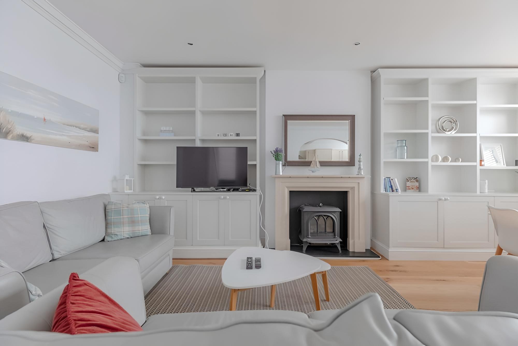 Central & Stylish 2BD Home Near Kensington Gardens