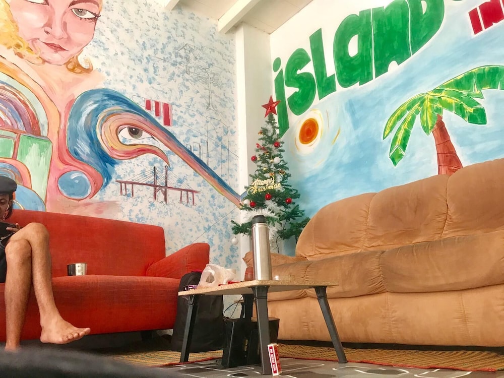 B&L Islanders Inn - Hostel photo 1