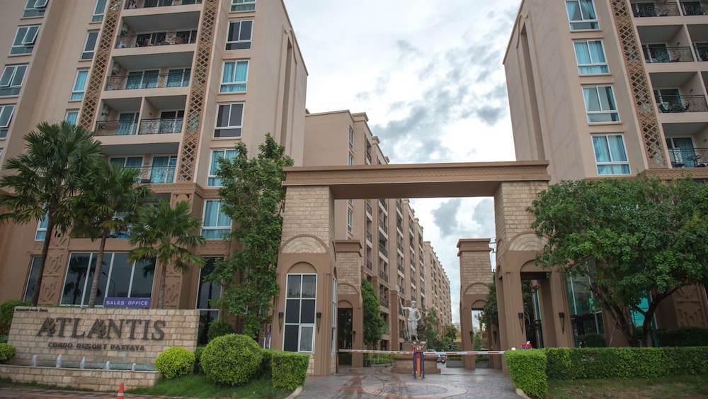 Atlantis Condo Resort Pattaya by Vichairat