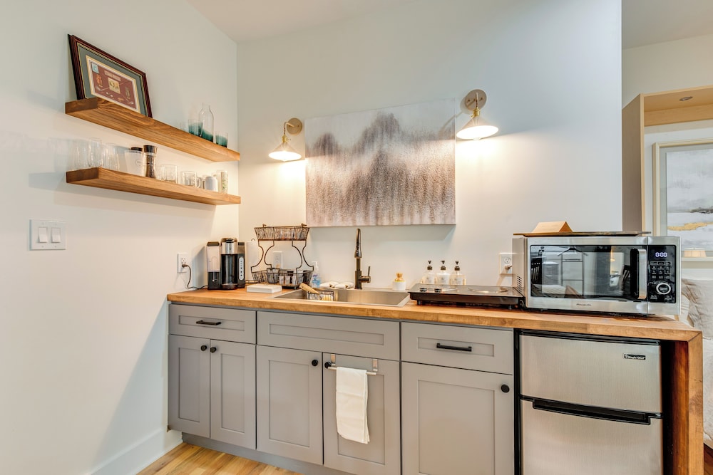 Wfh-friendly Studio - 5 Mi to Downtown Atlanta!