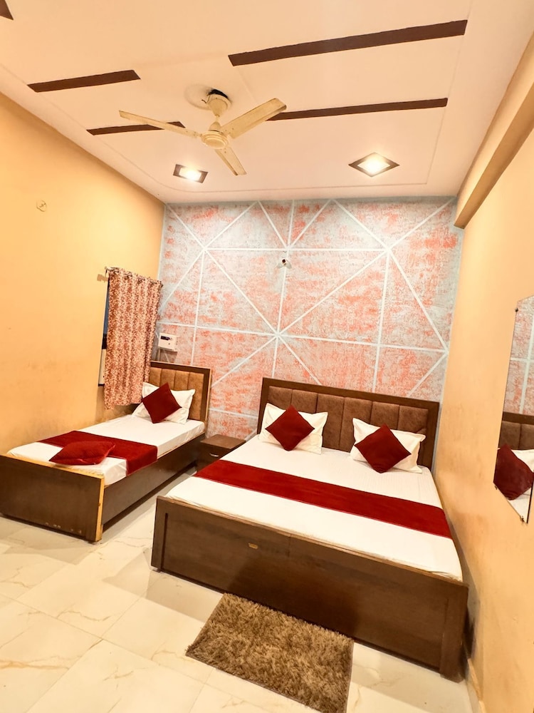 Hotel Raghav Dham