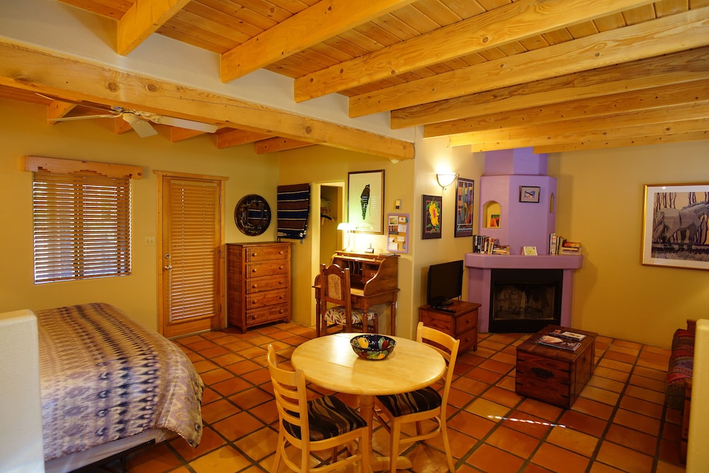 Burch Street Casitas Hotel Taos