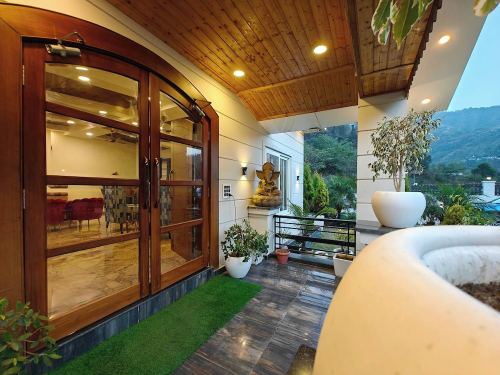 The Paradise - Luxury 3BR Villa Near the Airport in Dehradun