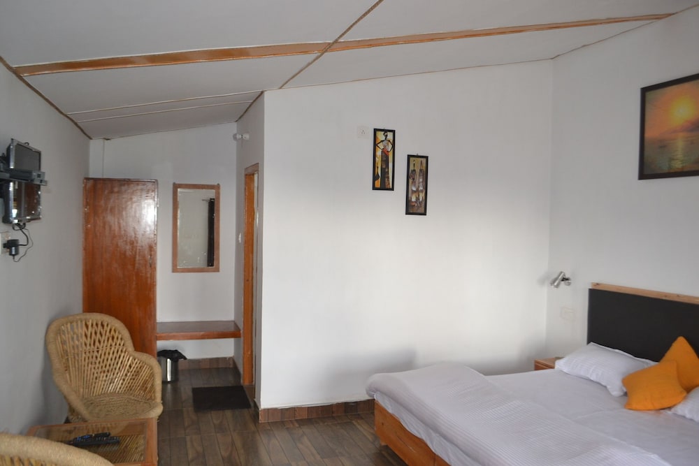 Belleza Inn Dhanagiri Kanatal view 2