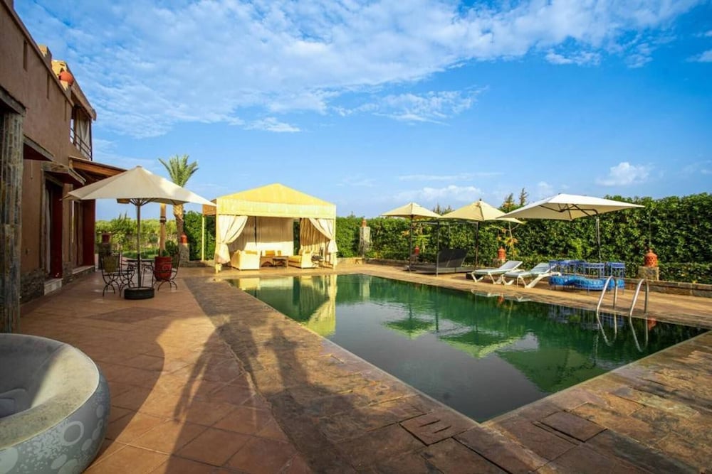 Villa Familiale De 5 Chambres Avec Piscine