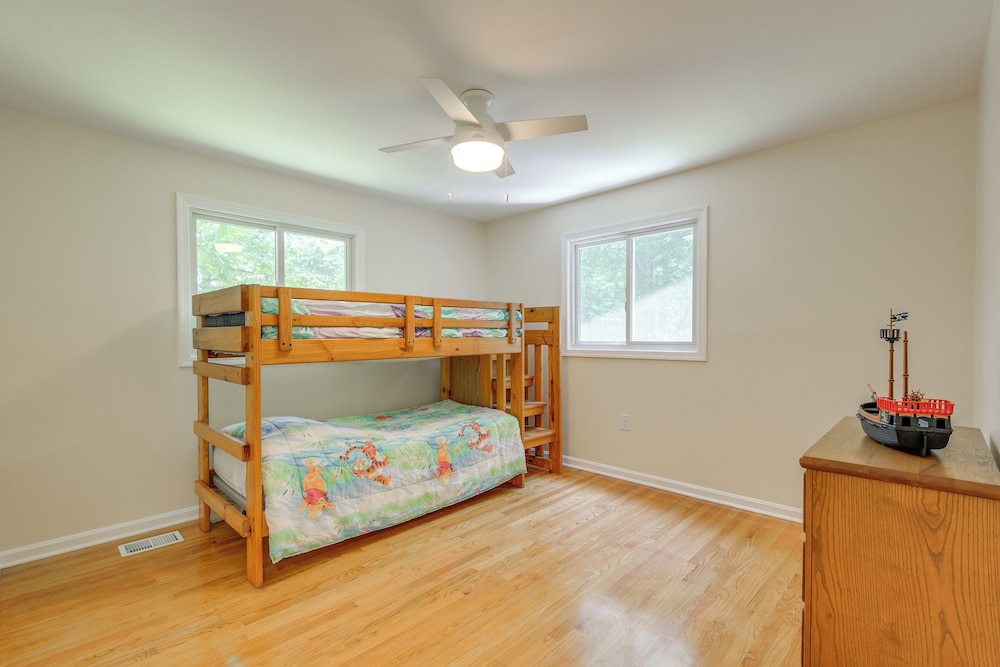 9 Mi to Historic District: Ellicott City Home!