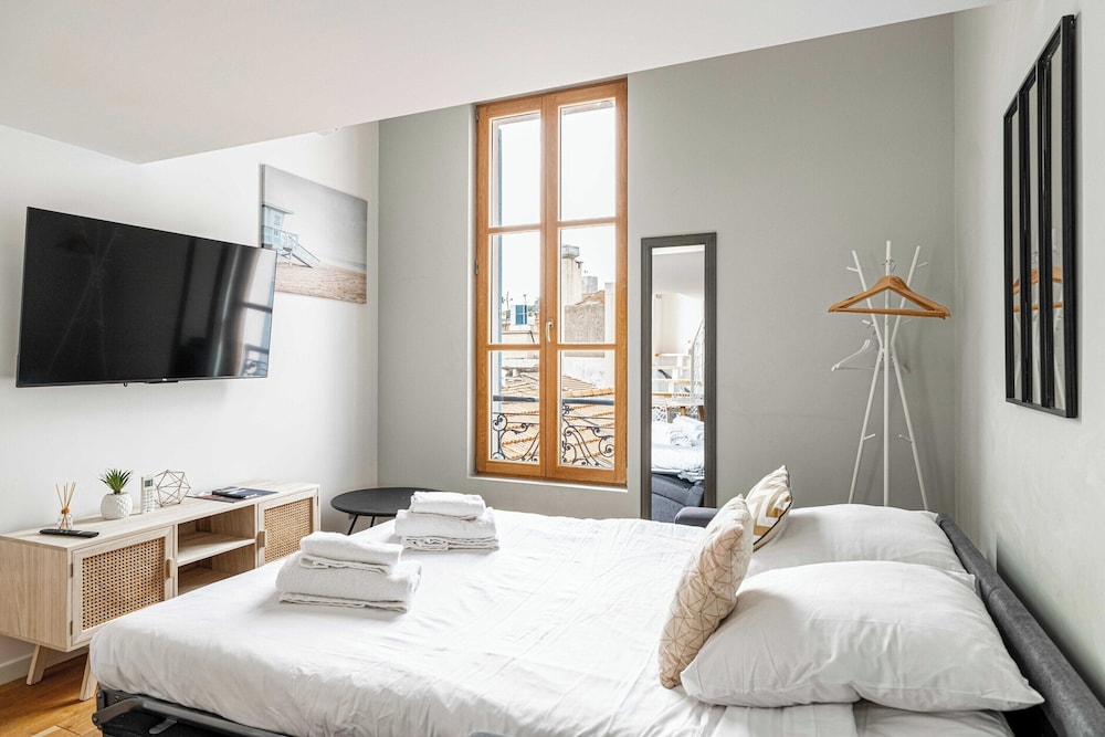 Large Duplex - Cannes Center view 4
