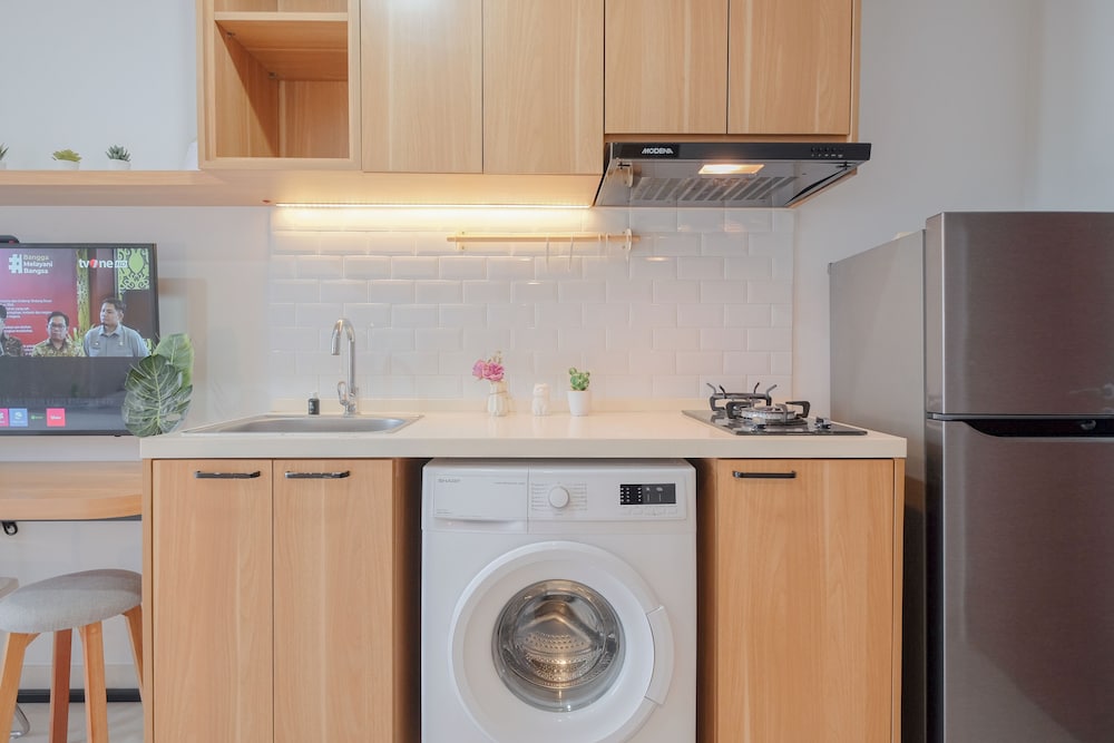 Cozy And Minimalist Studio At West Vista Apartment