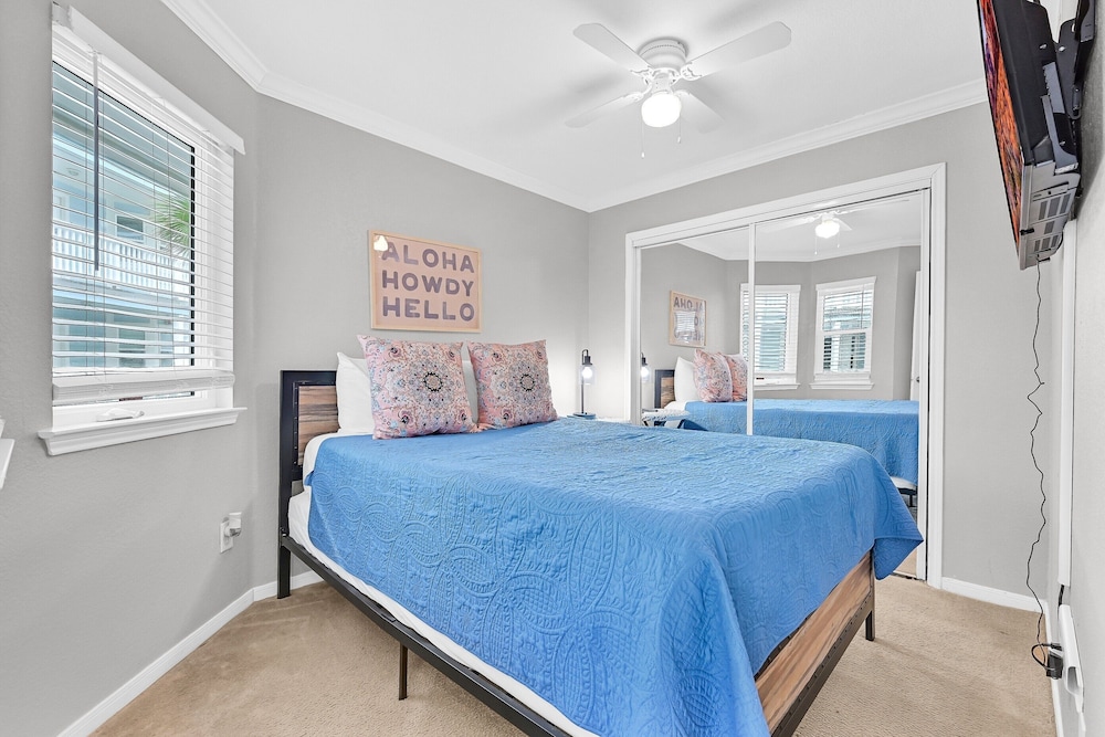 Seascape 2119 1 Bedroom Condo by RedAwning