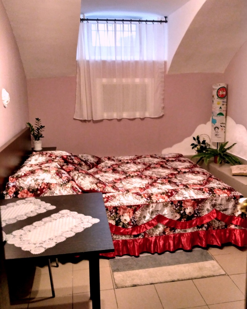 JUNGLE - Hostel