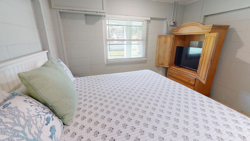 Peach on the Beach by Tybee Vacation Rentals