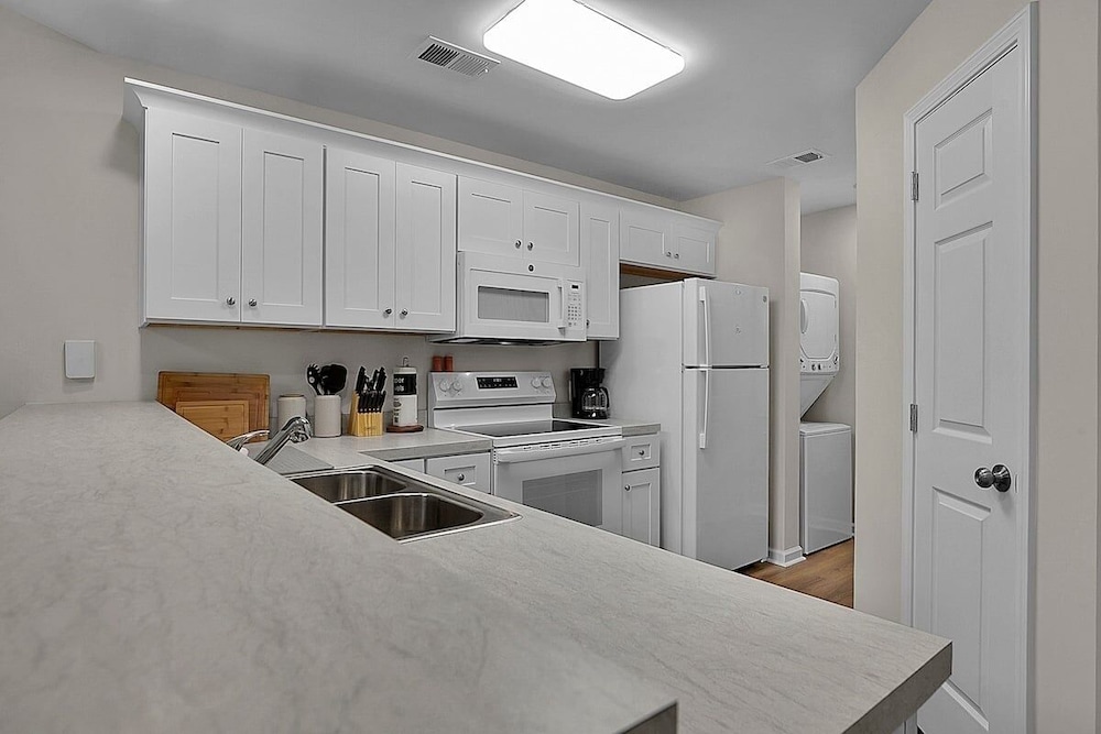 River Oaks 30h 2 Bedroom Condo