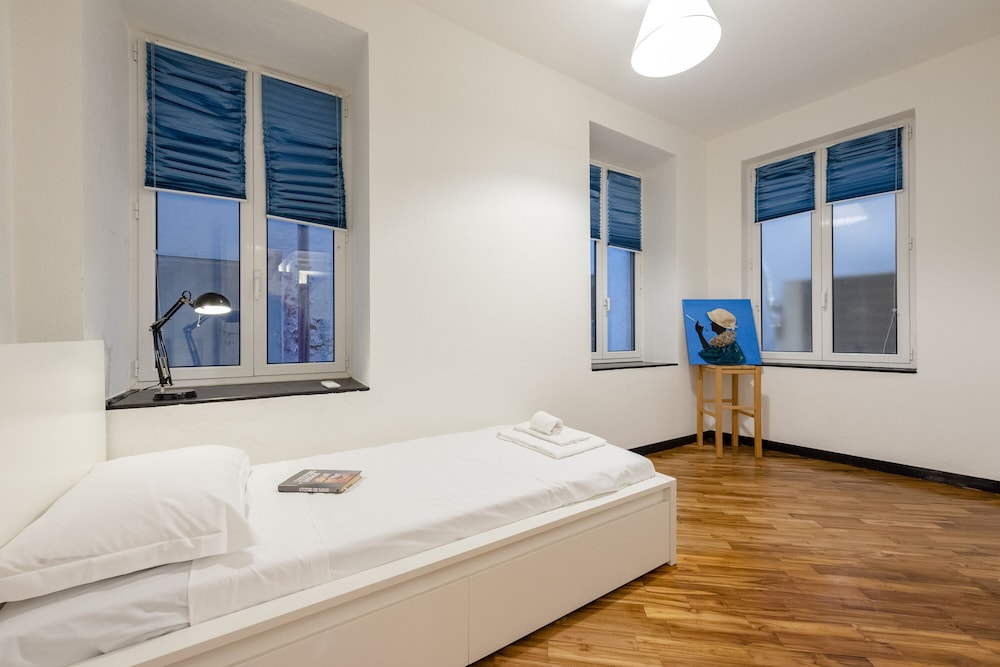 Charming Flat Next to Genoa's Aquarium