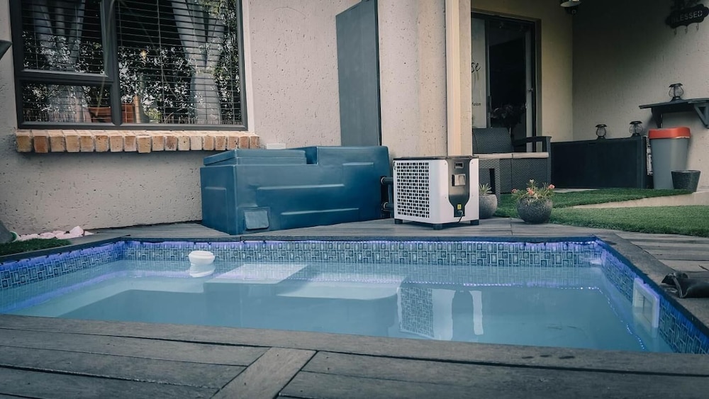 Luxurious Self-catering Apartment in Benoni With Private Entrance
