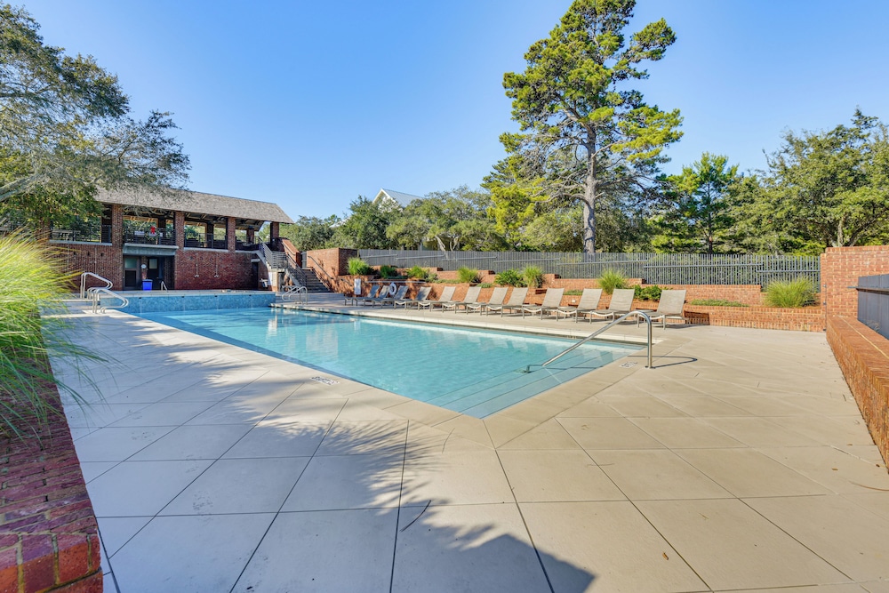 Walk to Gulf: Modern Retreat in Santa Rosa Beach!