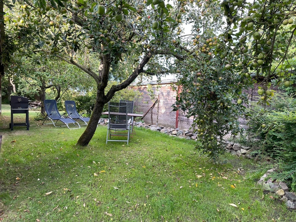 Retreat With Garden & Family Amenities