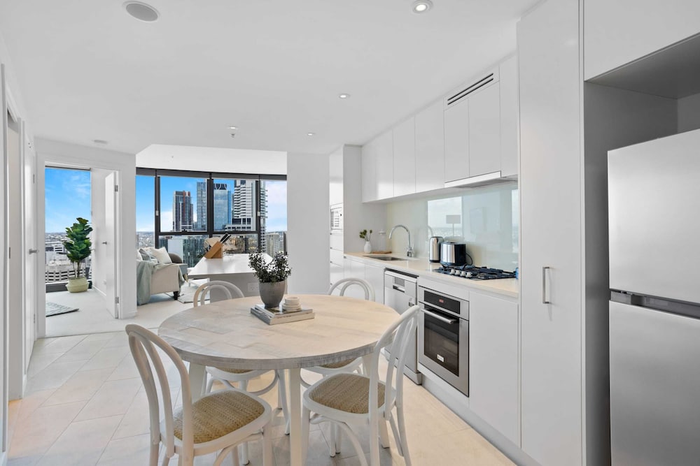Breathtaking City Views 1-bed With Pool, BBQ & Gym