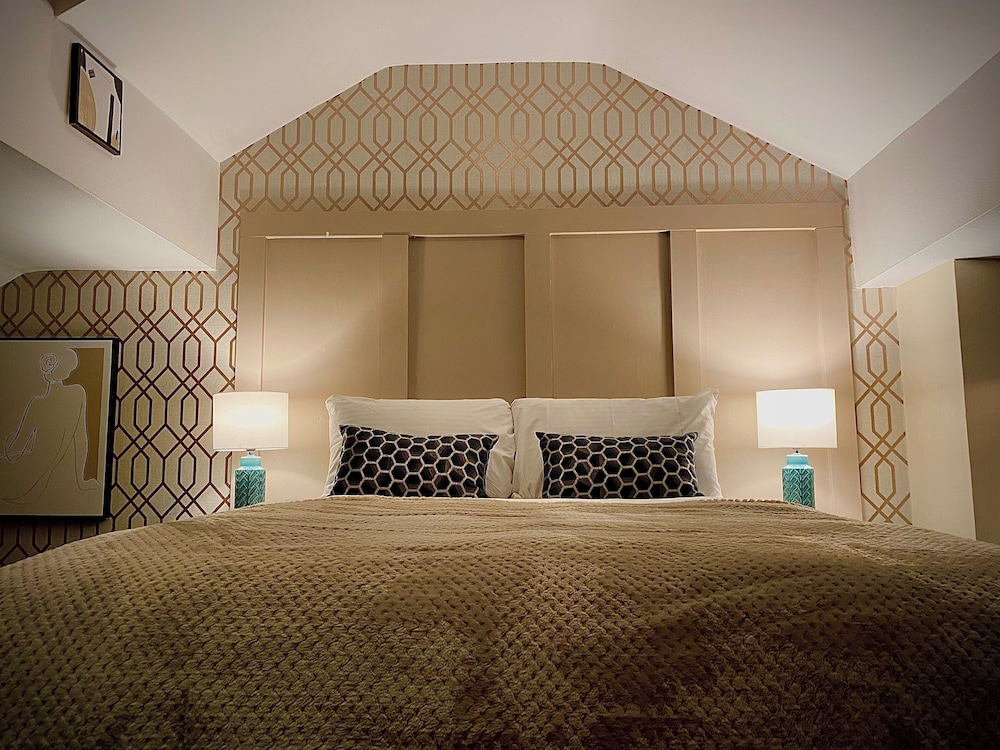 Sleeps10-parking-garden-hottub-petfriendly