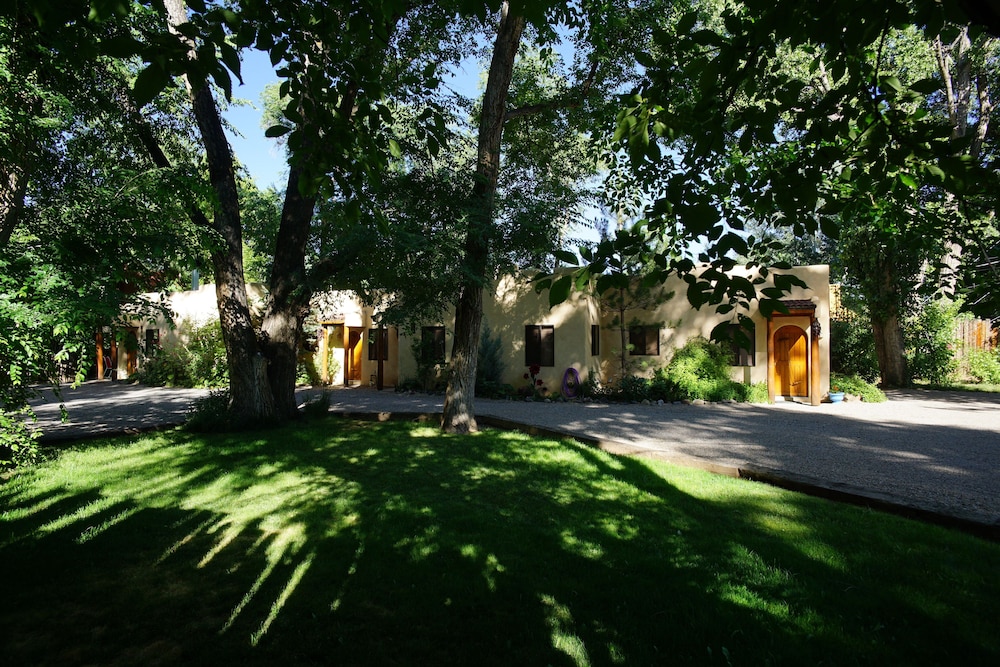 Burch Street Casitas Hotel Taos
