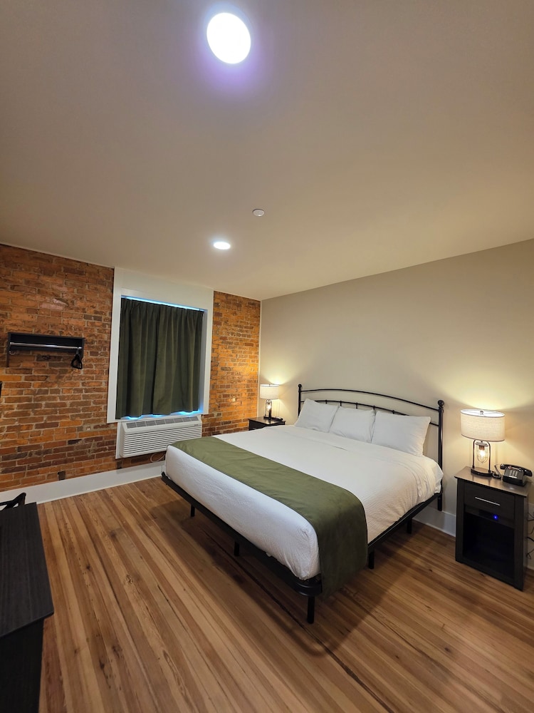 Historic Griffin Hotel