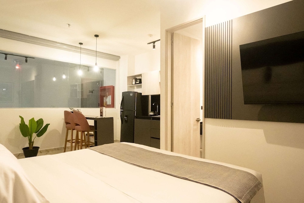 w Homely 1BR w AC Near Ciudad Amurallada