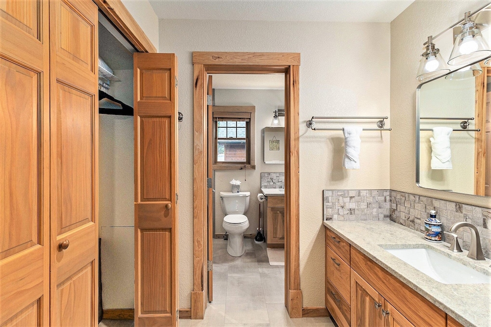 Solitude Beaver #3 - Estes Park 2 Bedroom Condo by RedAwning