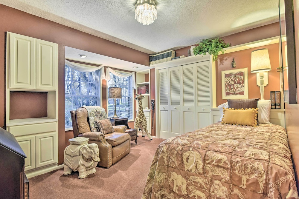 Spacious Hillsboro Home ~ 18 Mi to Portland! view 4