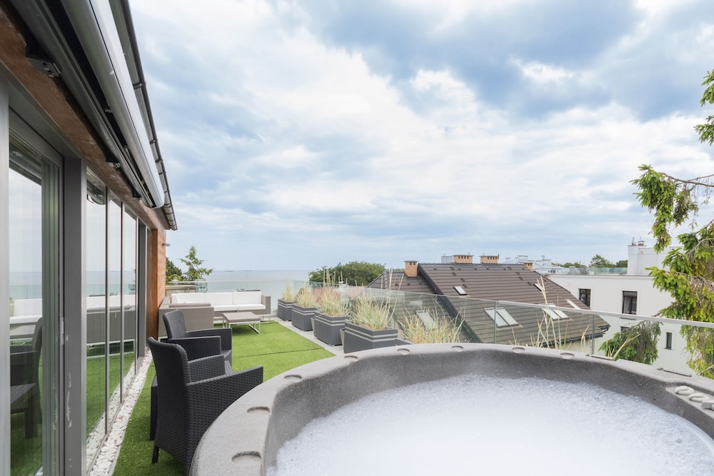 Knutsford Vacations - Longview Hotel - Property Image 3