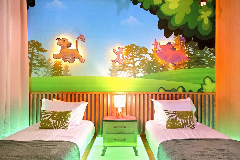 Magical 15-bedroom Villa Game Room, Theater & More!