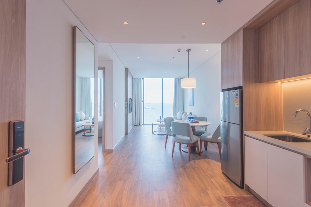 A La Carte Ha Long Residence
