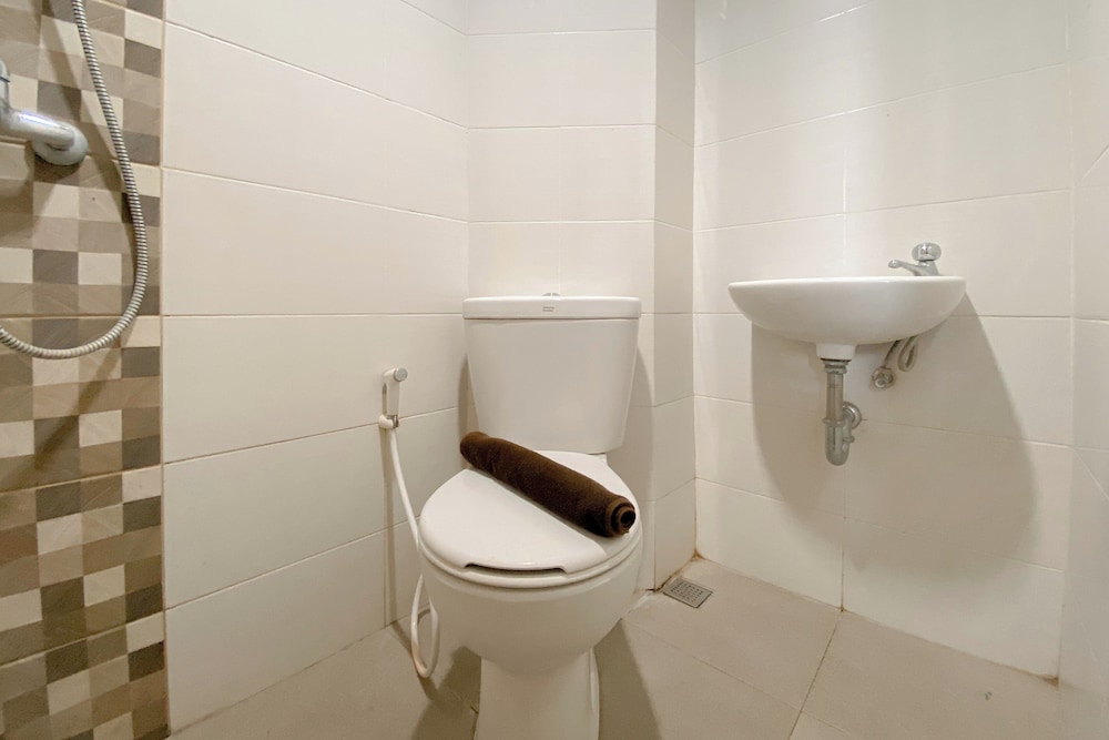 Comfortable And Modern Studio At Apartment The Alton