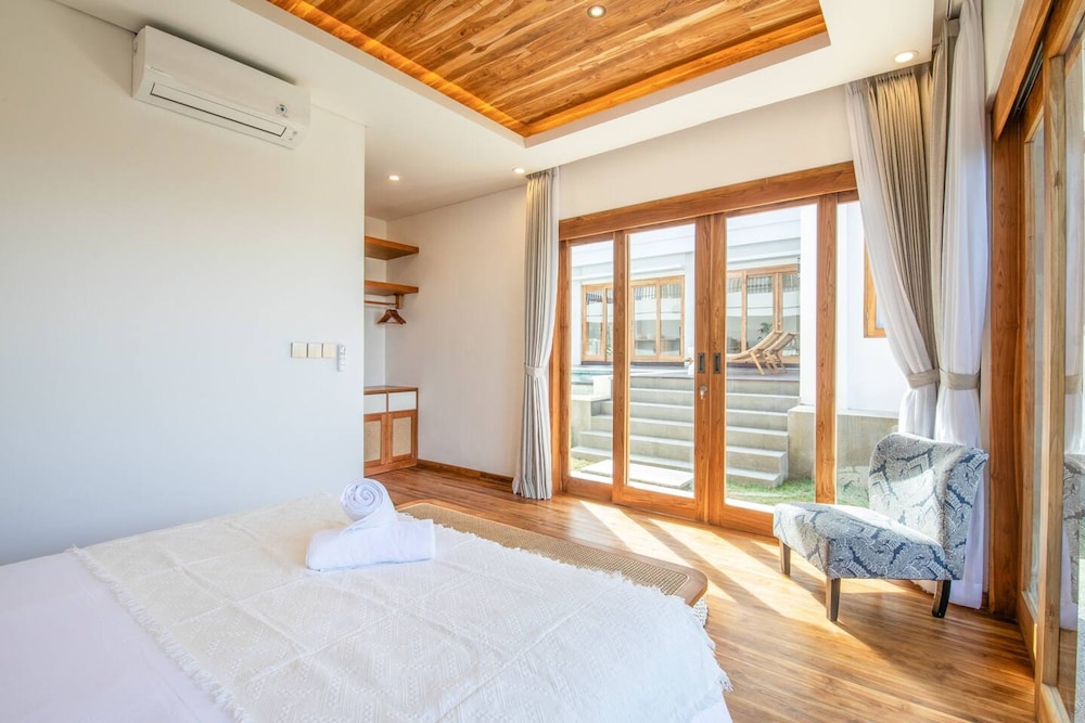 Breeze Opulent 6 BR in With Ocean View 5 Mins to Savaya
