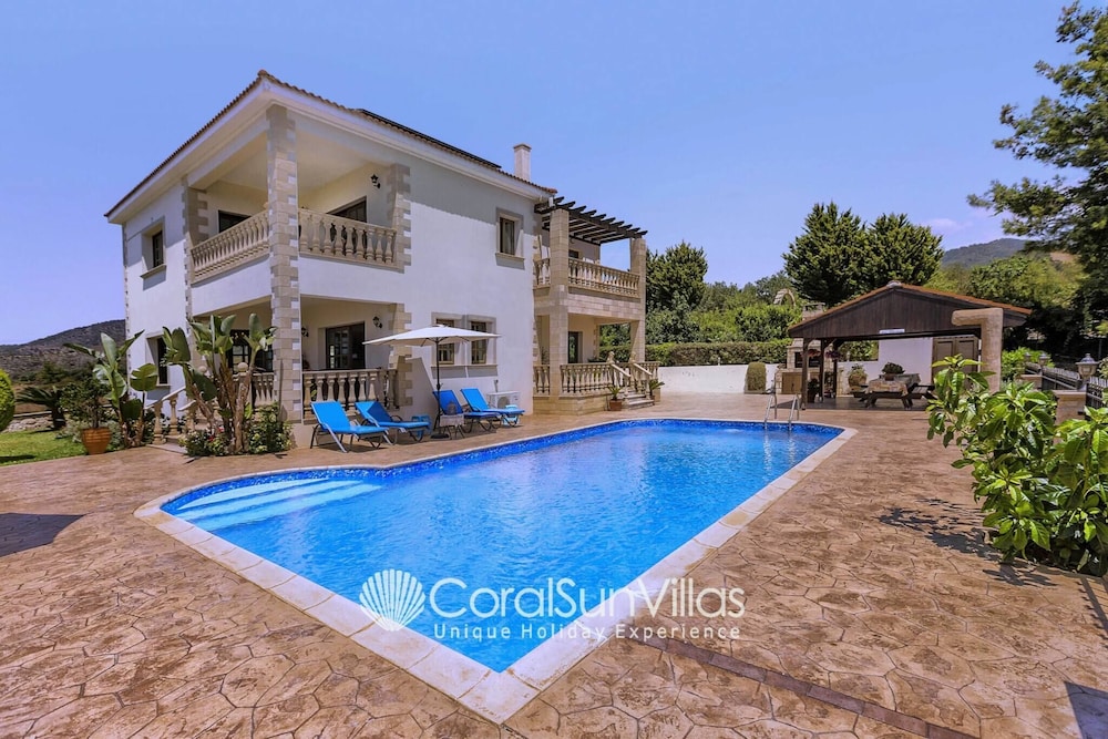 Away-from-it-all, Exceptional Sea Views Sleeps 10