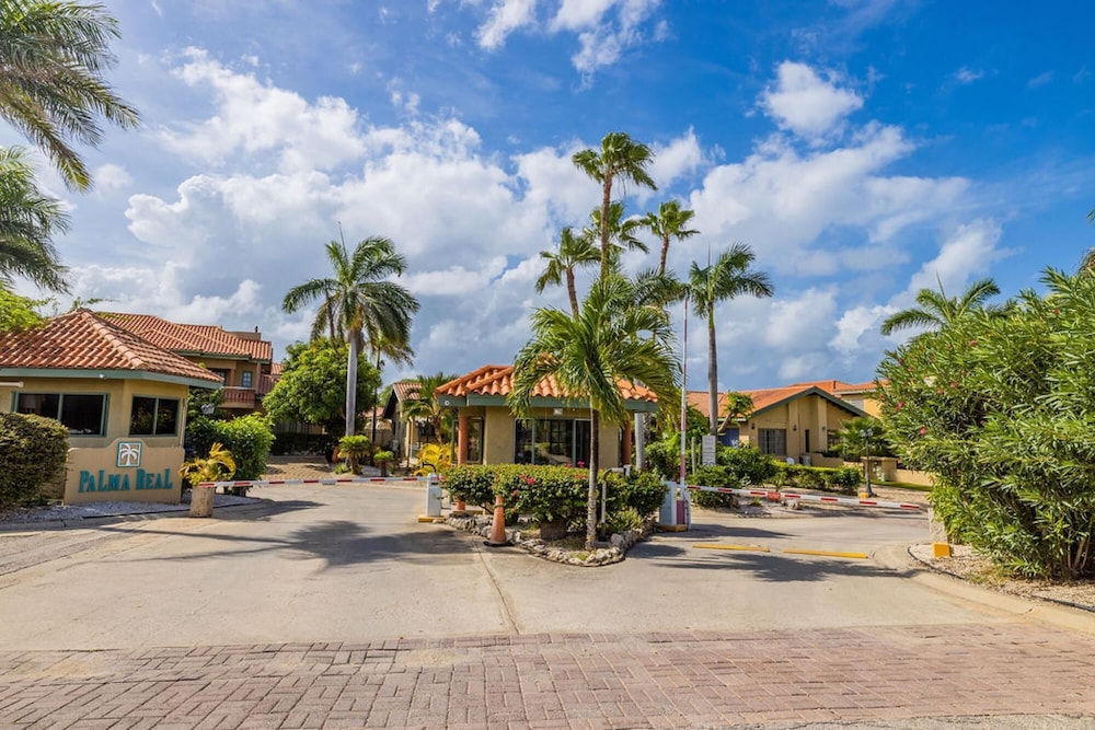 Tranquil 2BR 2BA in Gated Community Great Location