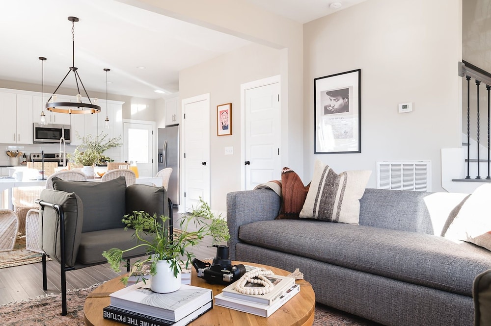 Stapleton Mcgraw by Avantstay 2 Units Sleeps 16 Spacious Home in Nashville