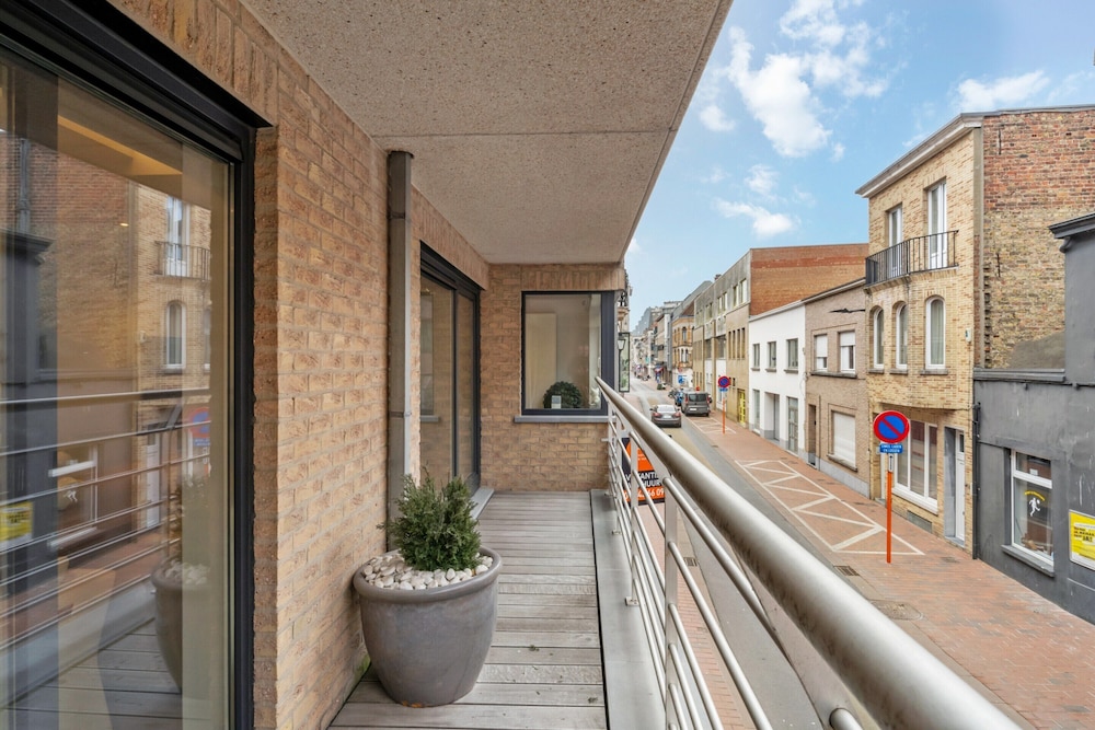 Luxury 4-bedroom Apartment With Large Terrace