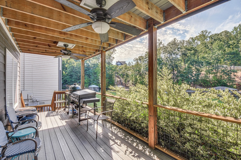 Lakefront Fun Near Clemson! Retreat w/ Pool Access